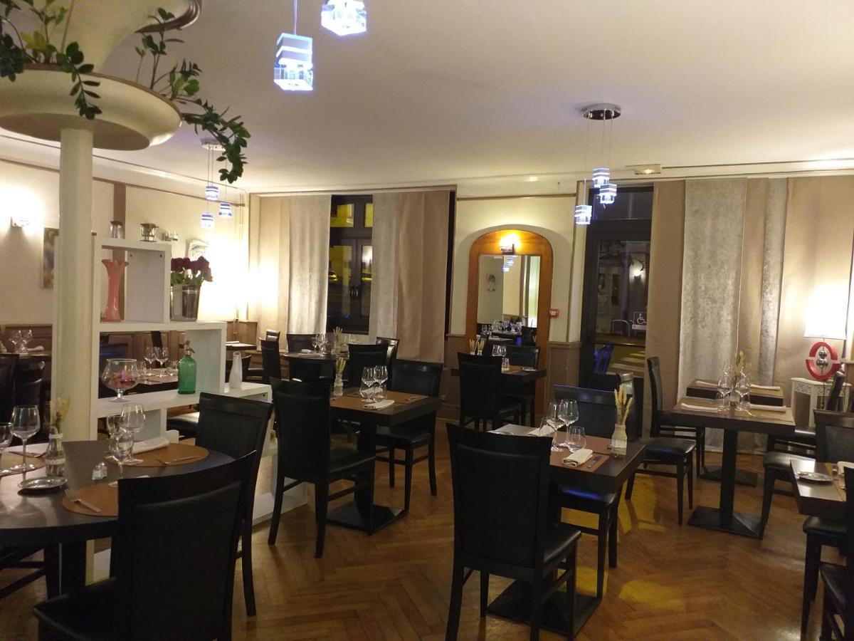 Logis Hotel Restaurant De La Poste 蓬特吉博 外观 照片